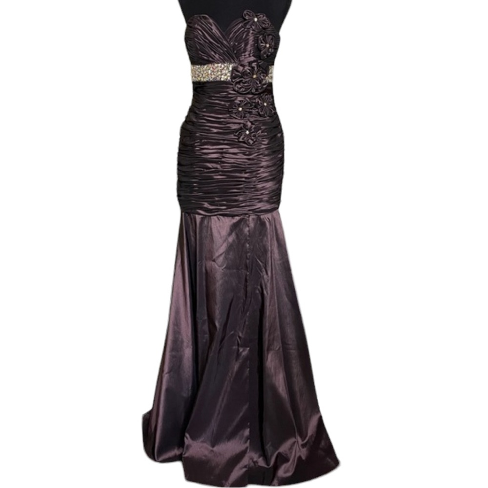 La Femme Gigi Ruched Sweetheart Mermaid Gown